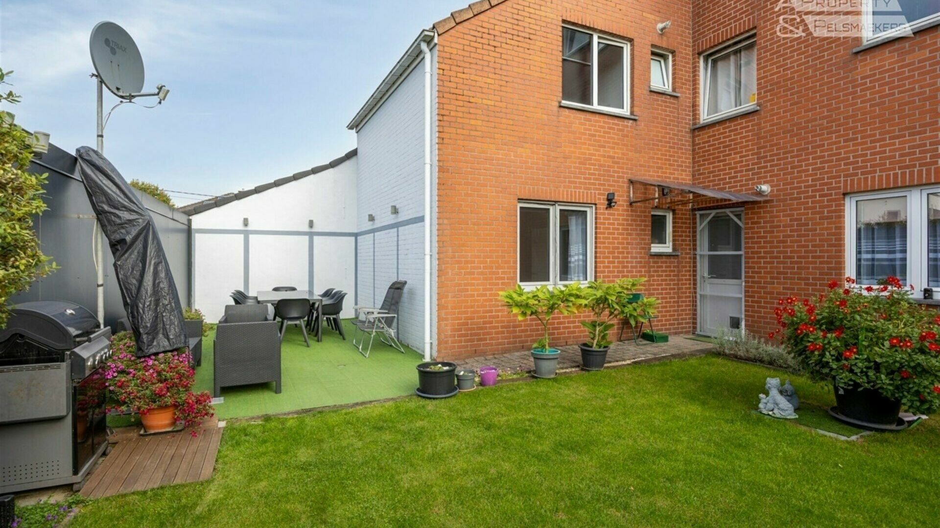 Appartementsgebouw te koop in MEERBEEK