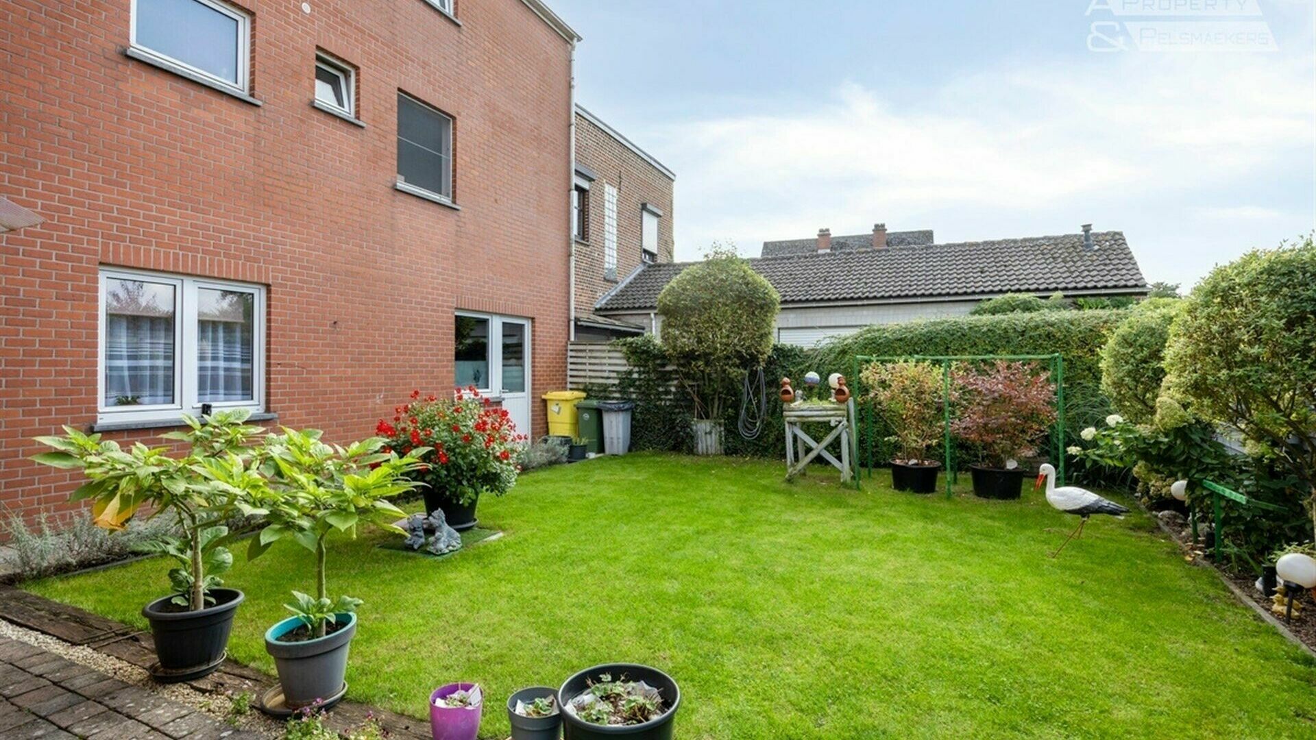 Appartementsgebouw te koop in MEERBEEK