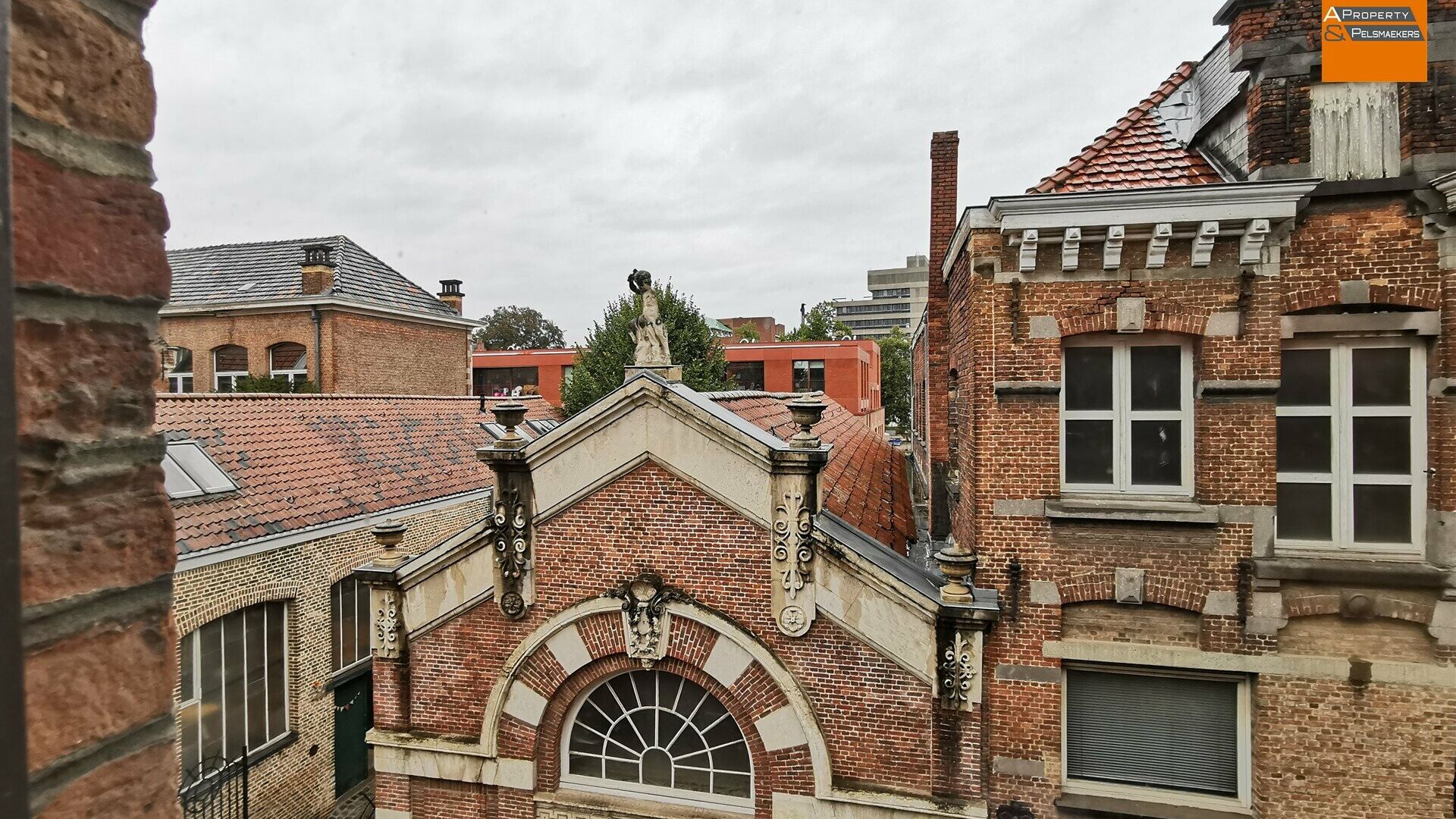 Bureelgebouw te koop in LEUVEN