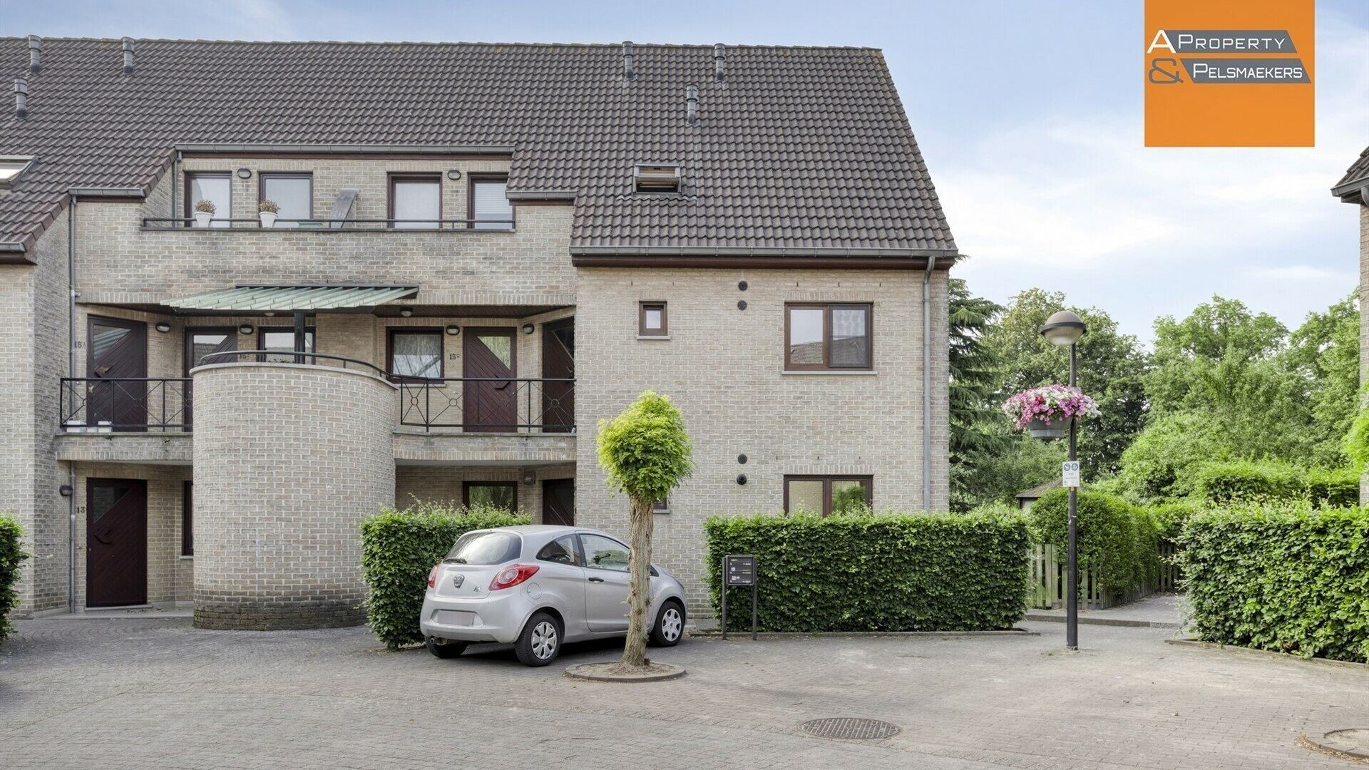 Gelijkvloers te koop in SINT-STEVENS-WOLUWE