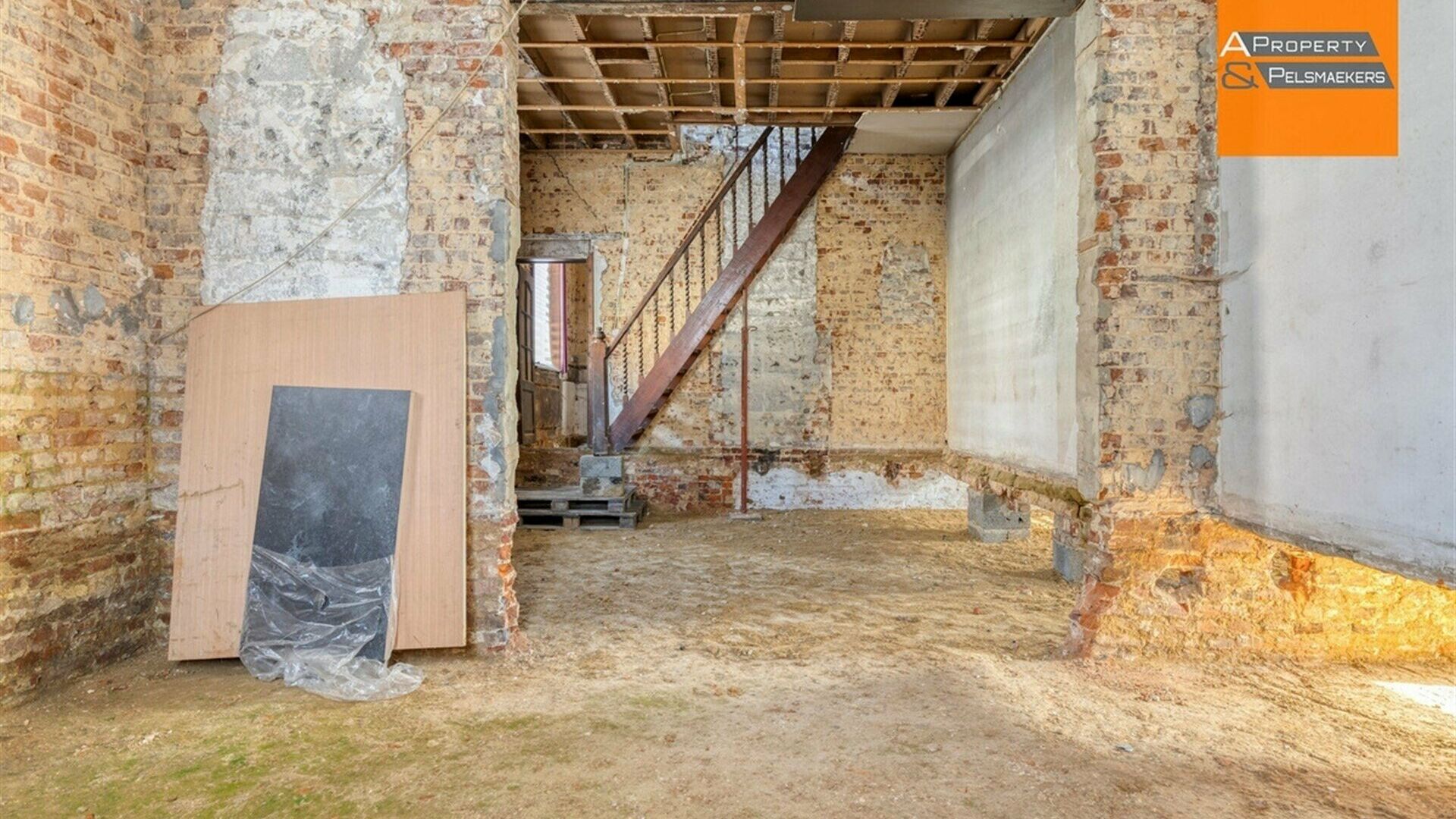 Gemengd gebouw te koop in LUBBEEK