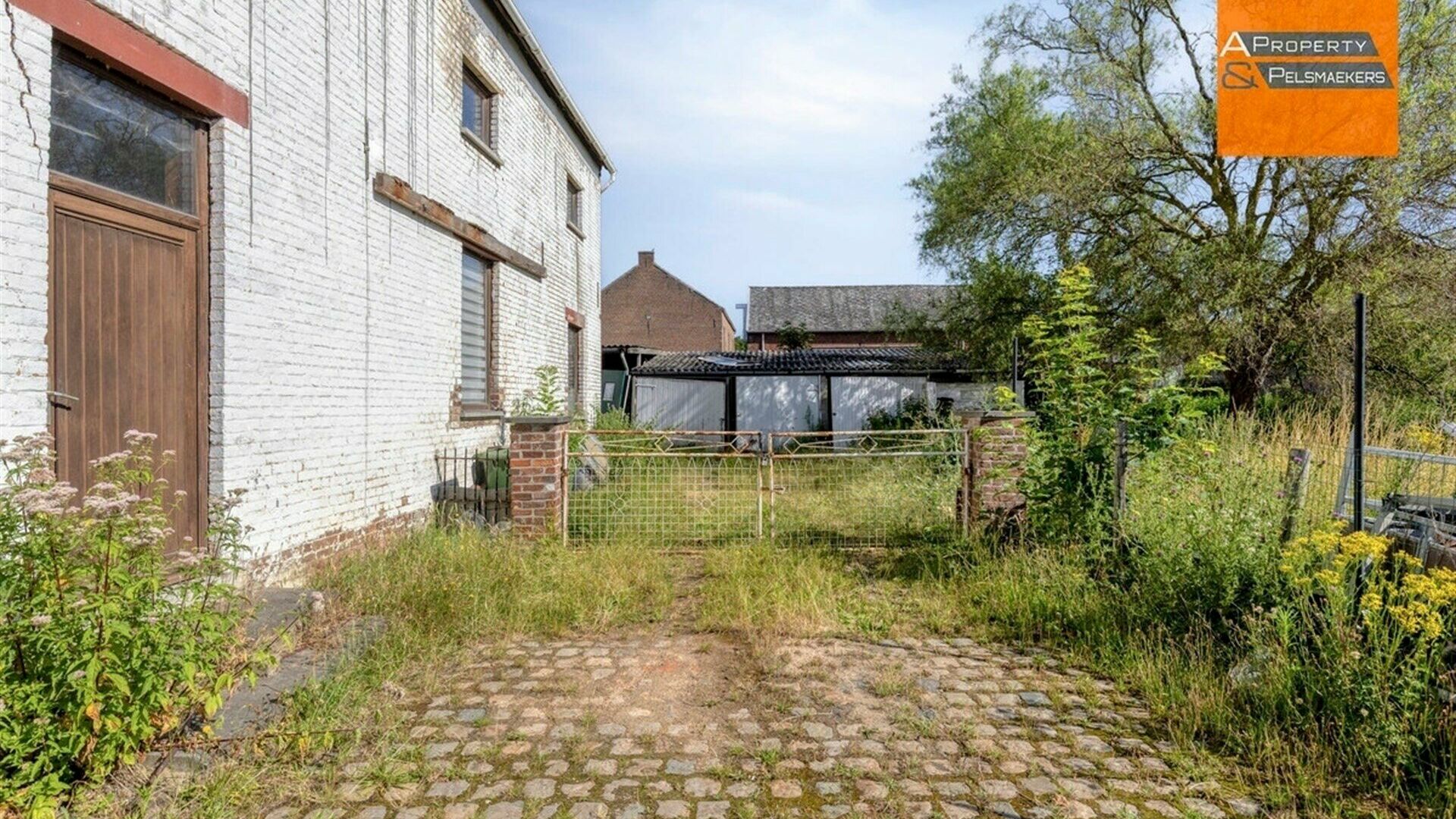 Gemengd gebouw te koop in LUBBEEK