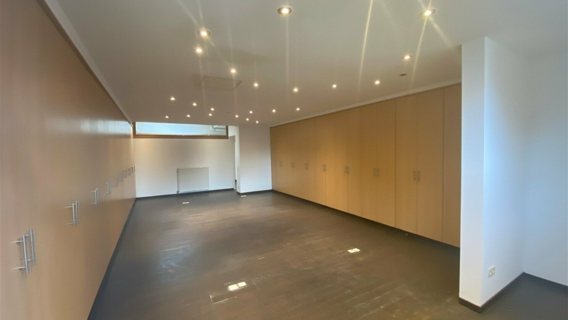 Immeuble commercial à louer à LEUVEN