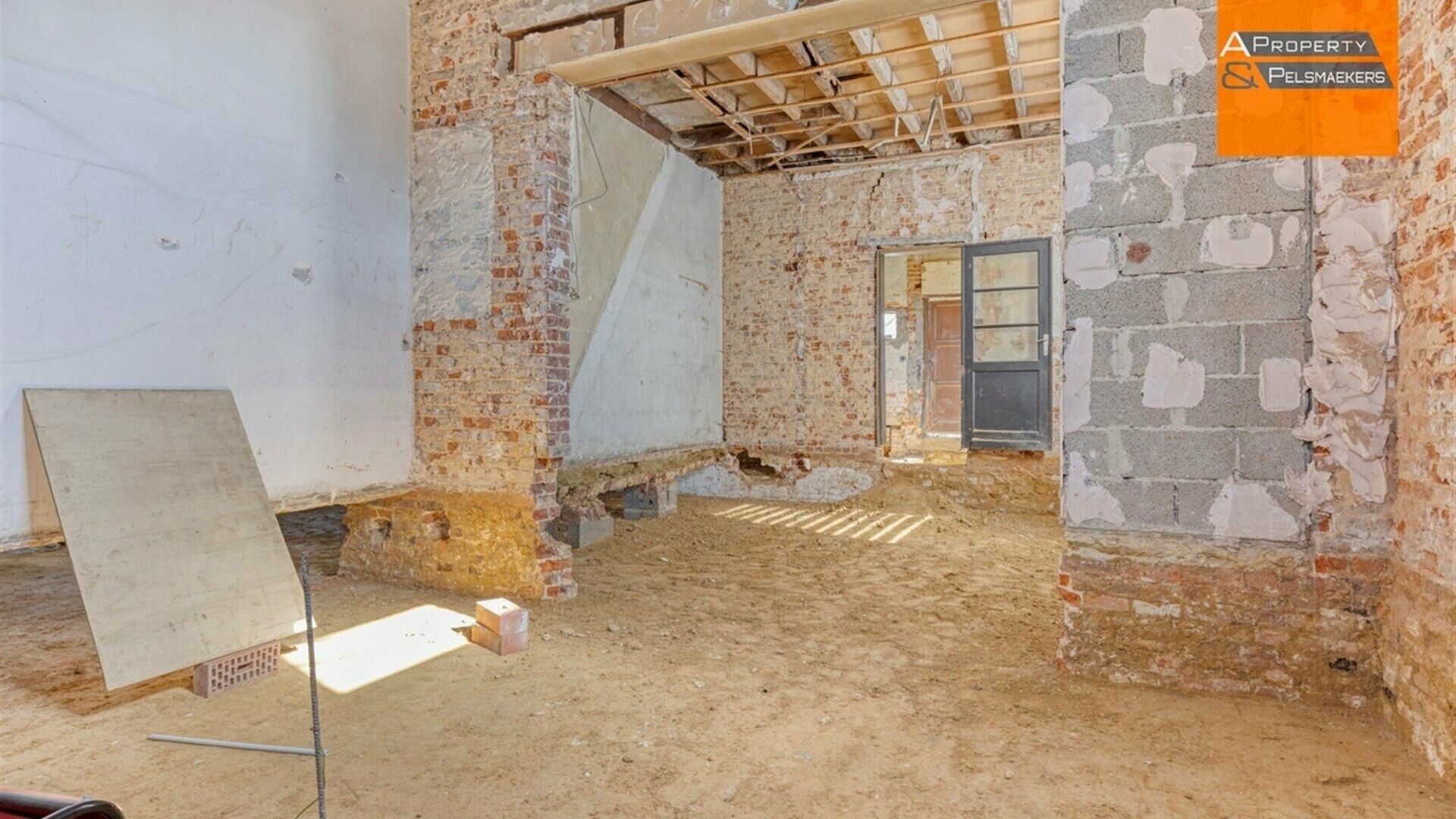 Mixed building for sale in LUBBEEK
