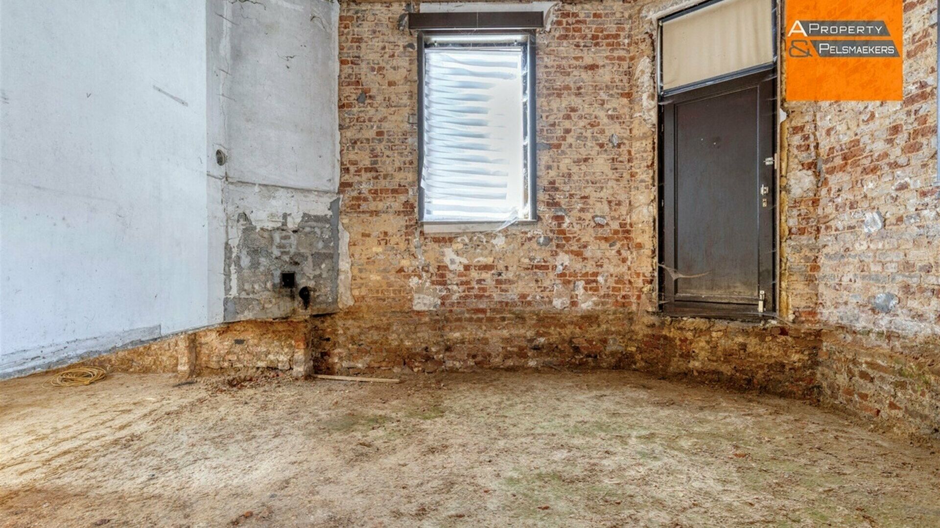 Mixed building for sale in LUBBEEK