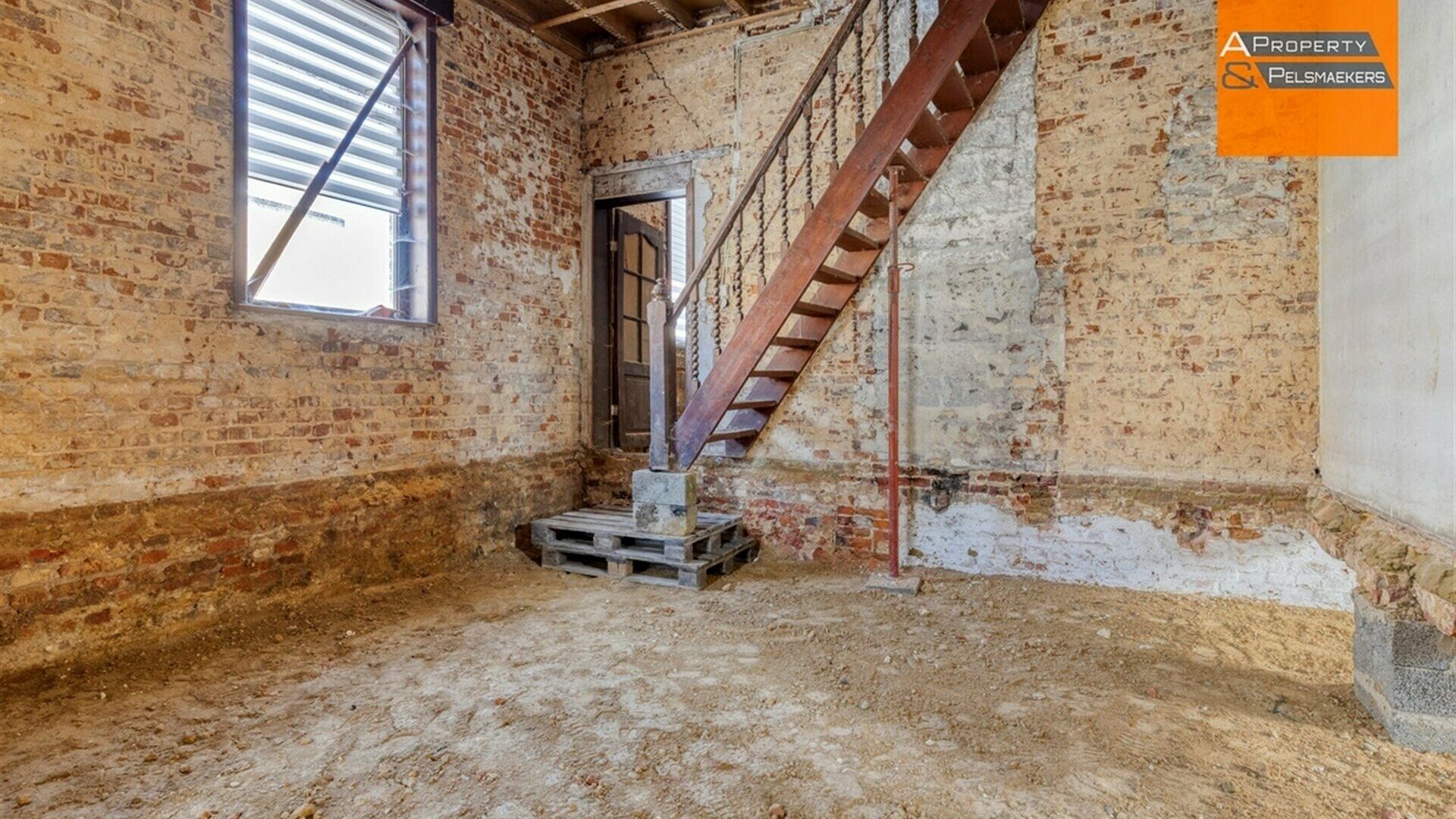 Mixed building for sale in LUBBEEK