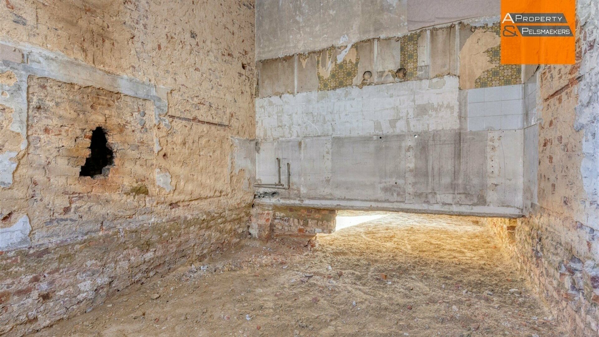 Mixed building for sale in LUBBEEK