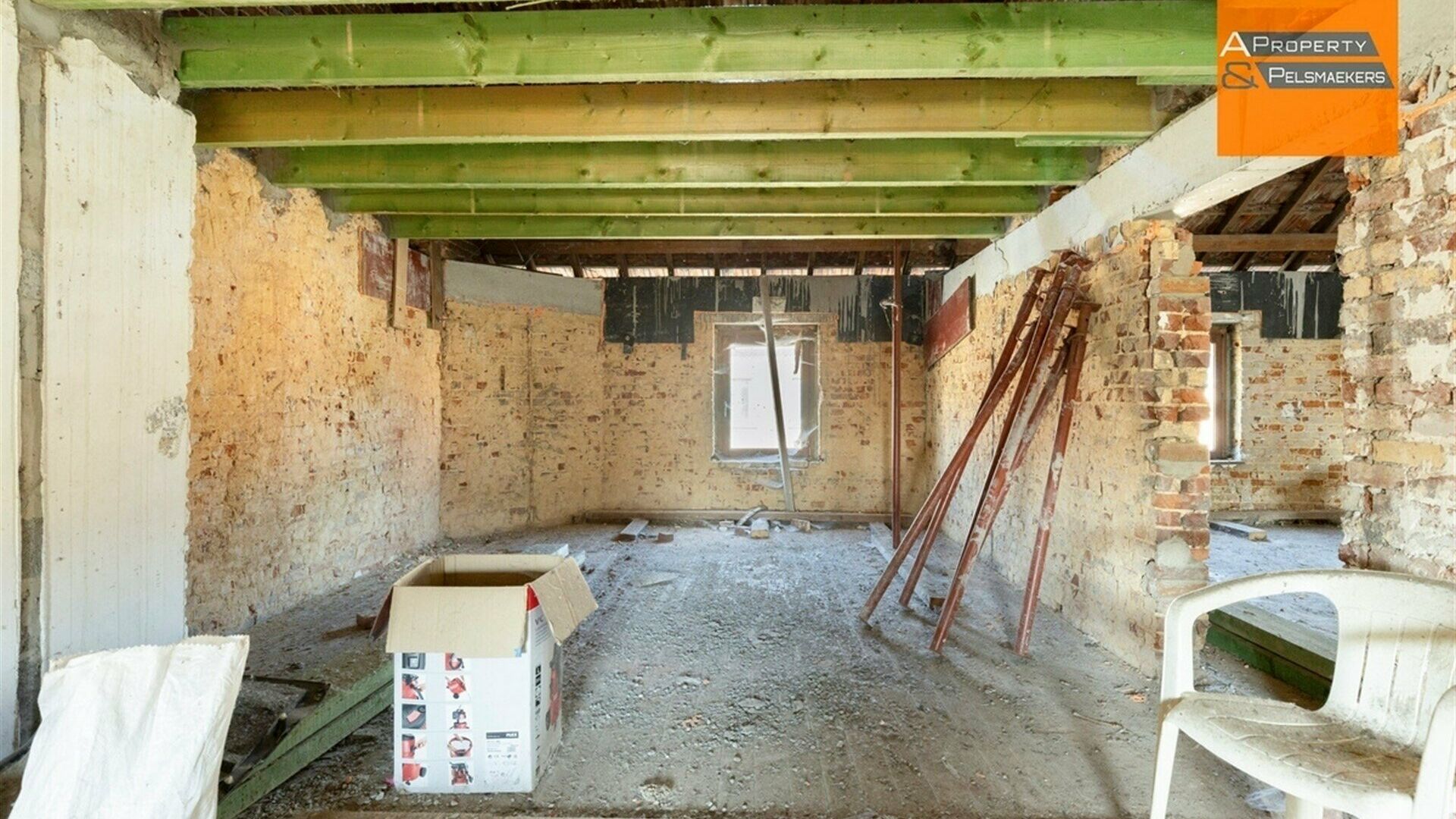 Mixed building for sale in LUBBEEK