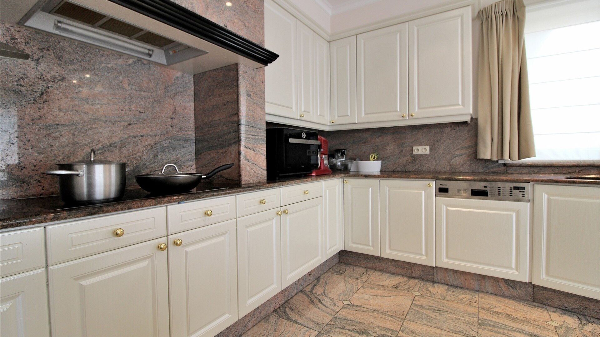 Opbrengsteigendom te koop in EVERBERG