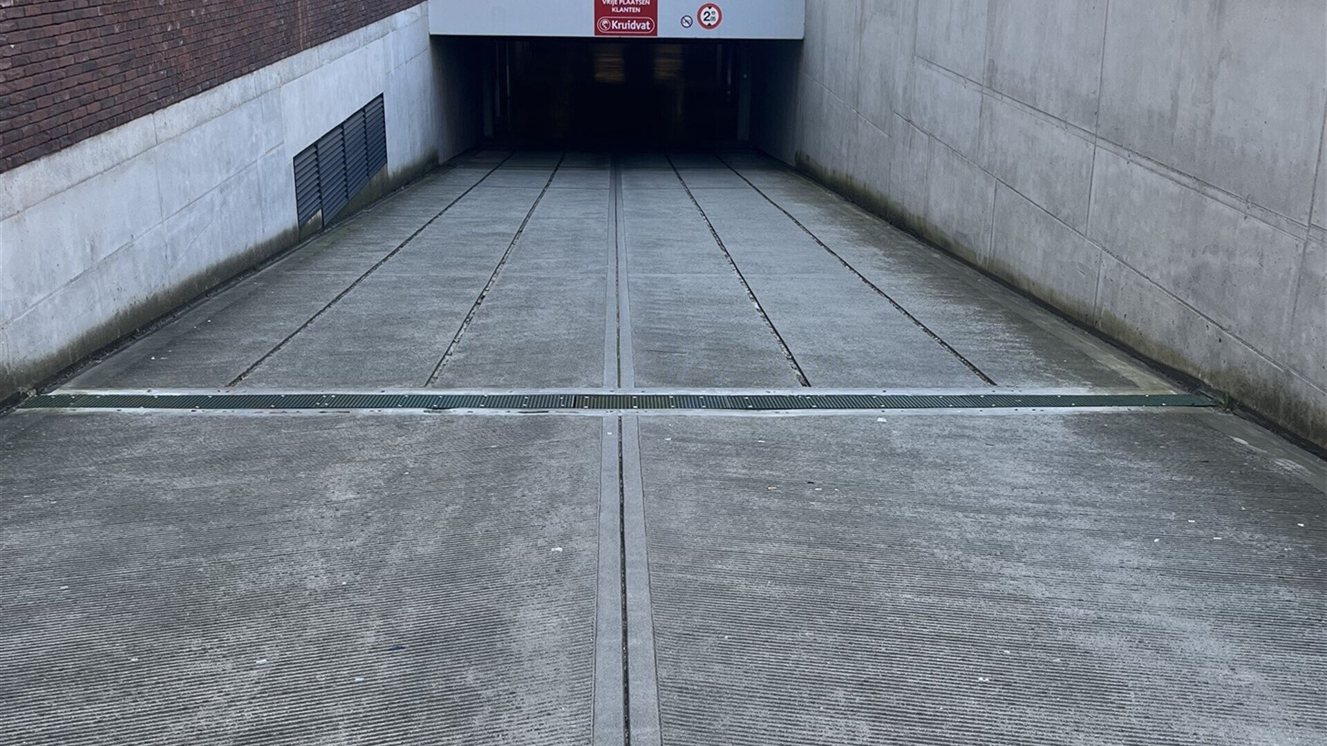 Parking - Binnenstaanplaats for sale in KORTENBERG