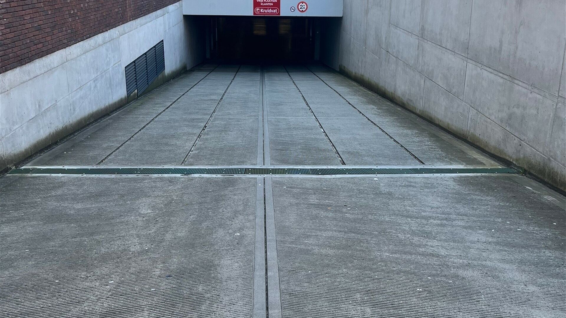 Parking - Binnenstaanplaats for sale in KORTENBERG