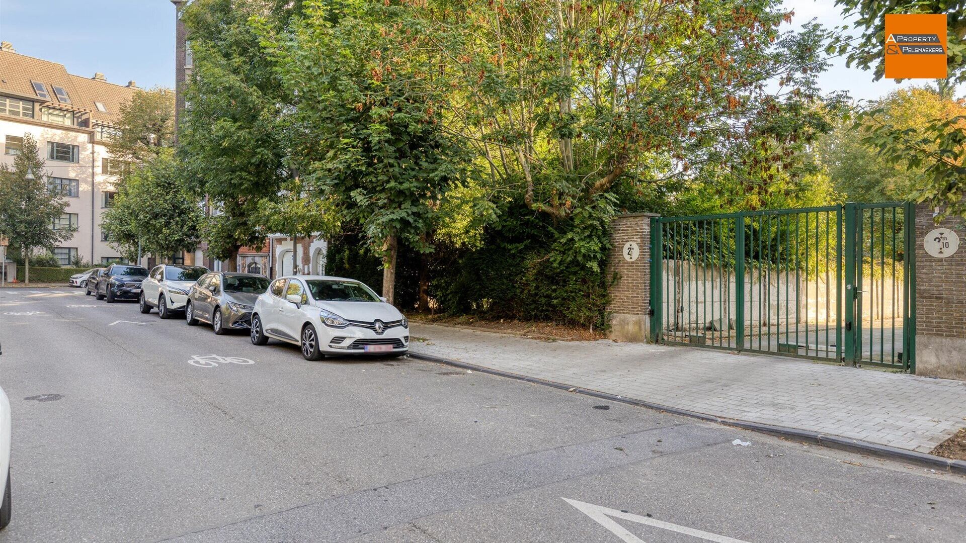 Parking - gesloten garagebox te koop in ANDERLECHT