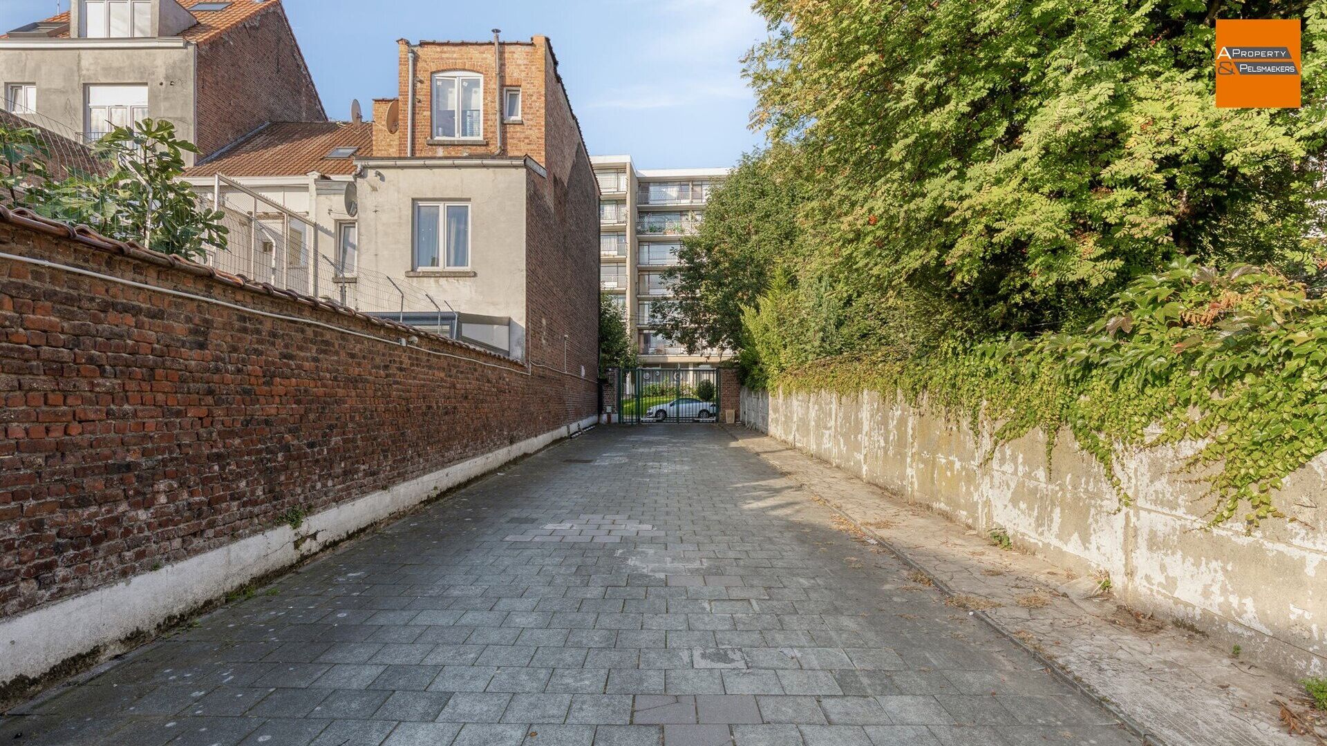 Parking - gesloten garagebox te koop in ANDERLECHT