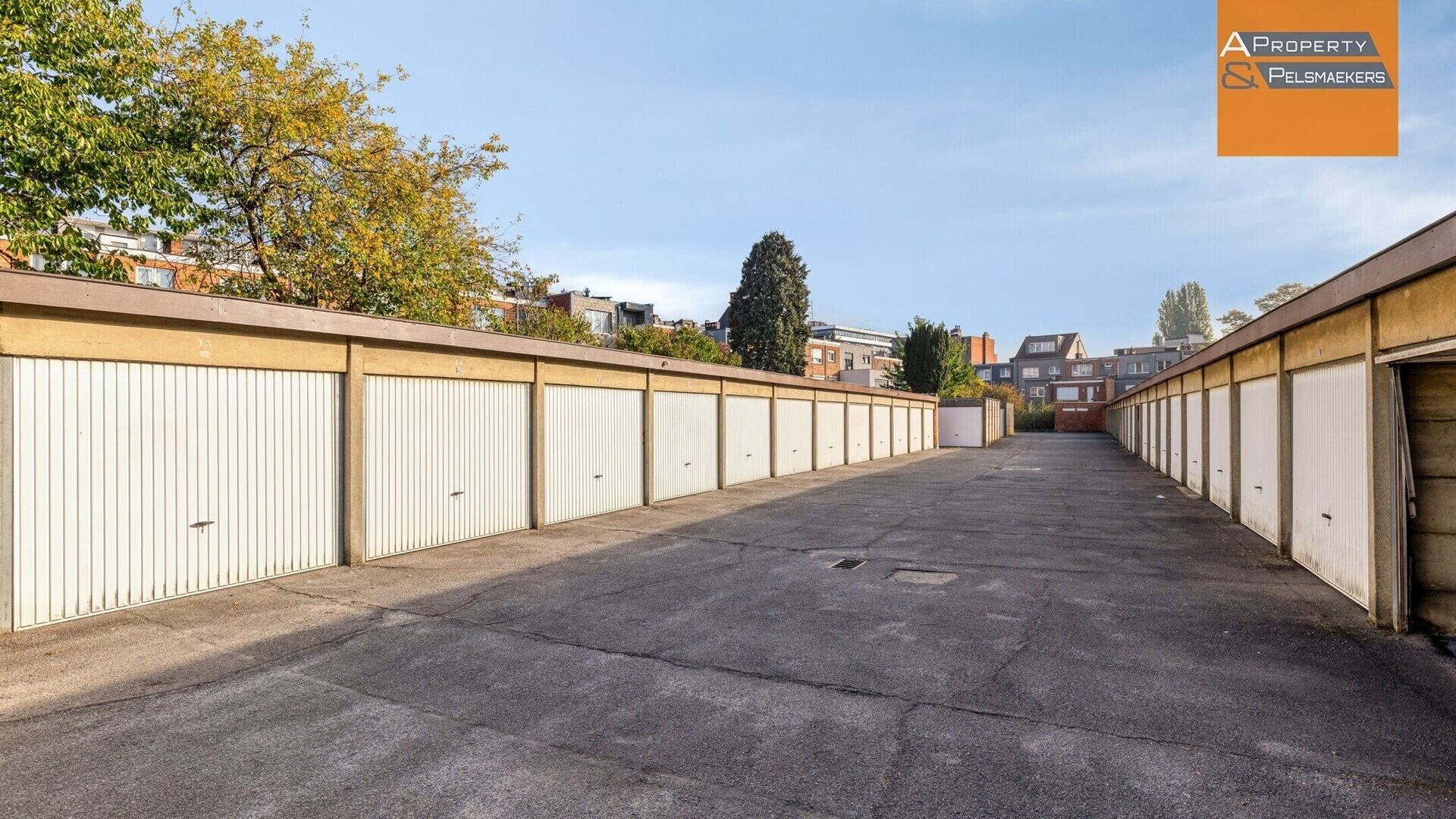 Parking - gesloten garagebox te koop in ANDERLECHT